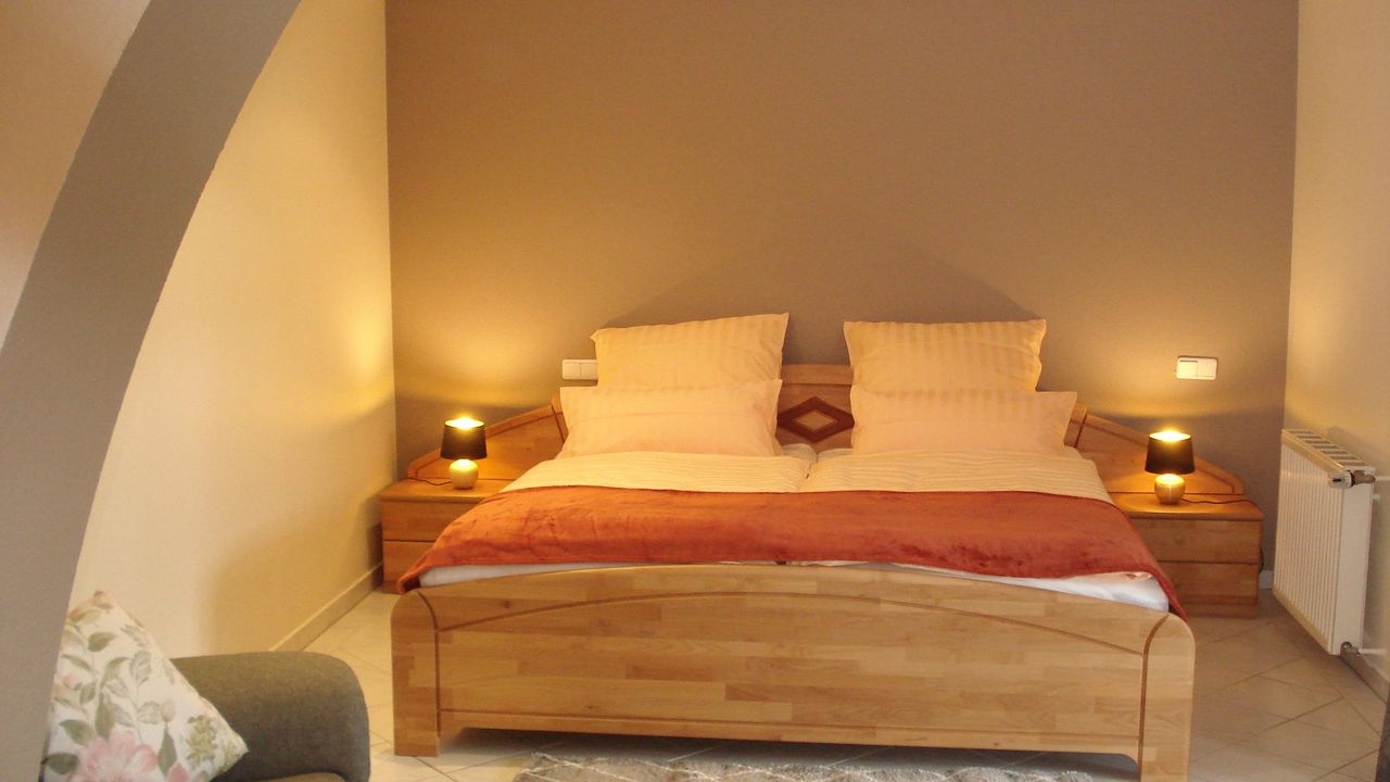 Doppelschlafzimmer mit Ausgang zum Garten Doppelschlafzimmer mit Ausgang zum Garten